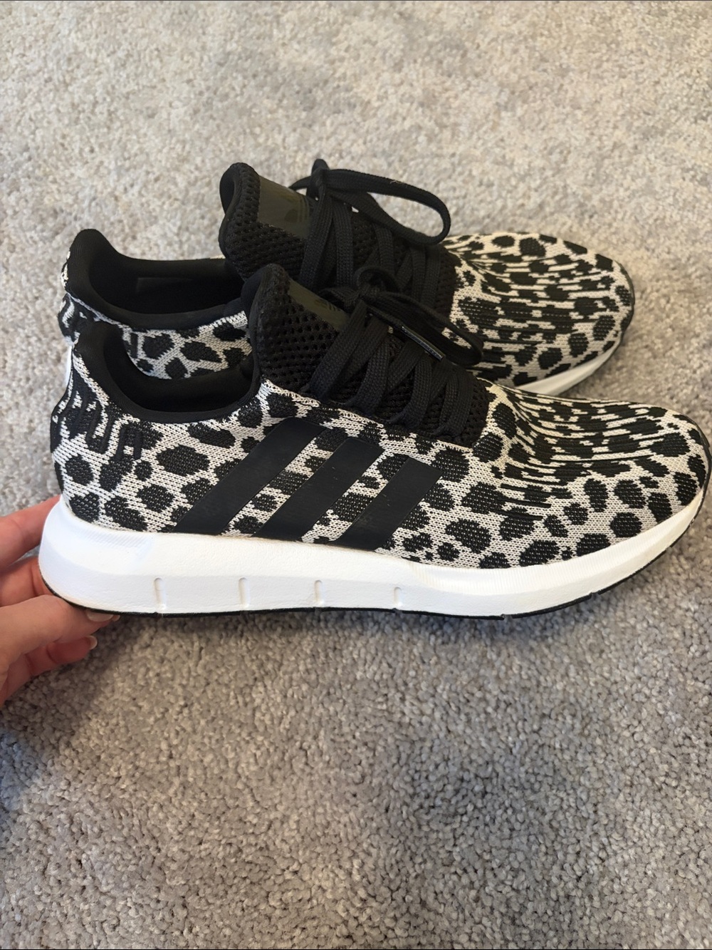 adidas Women's Black & White Leopard Knit Runner size 8